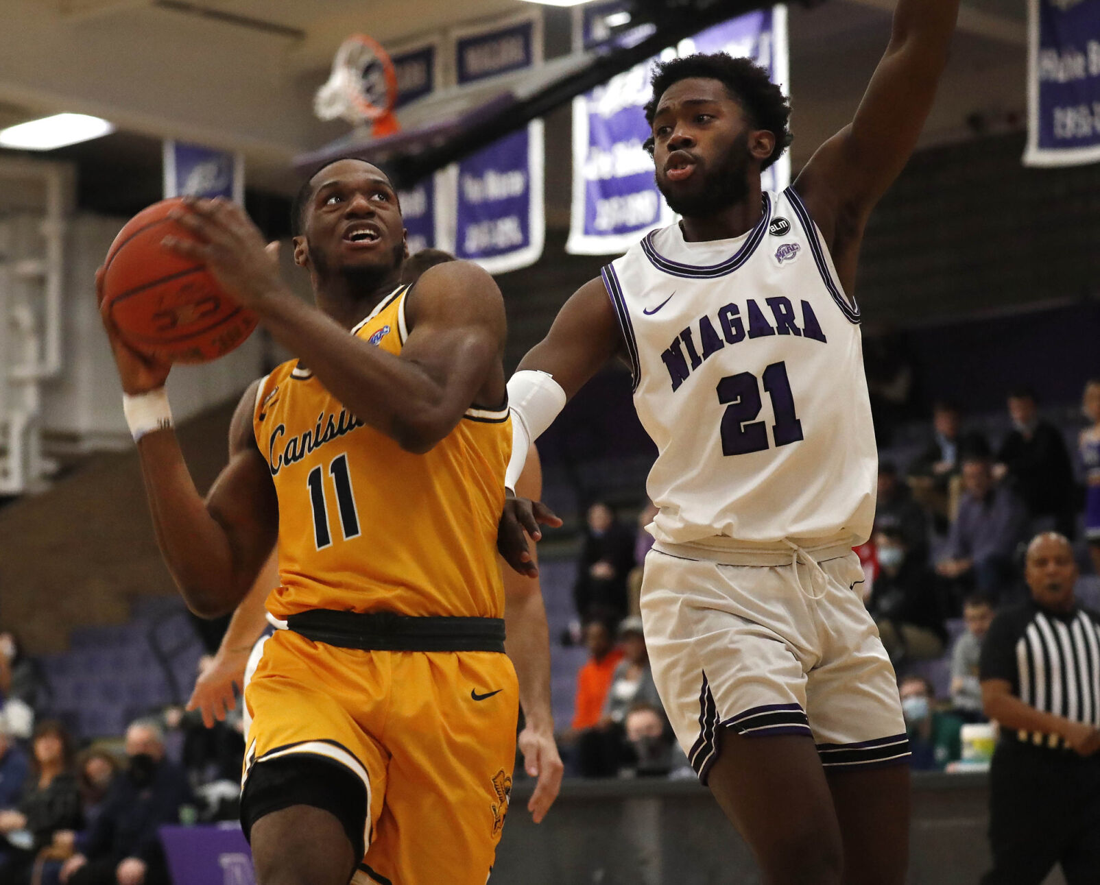 Battle of the Bridge, Canisius at Niagara men's hoops